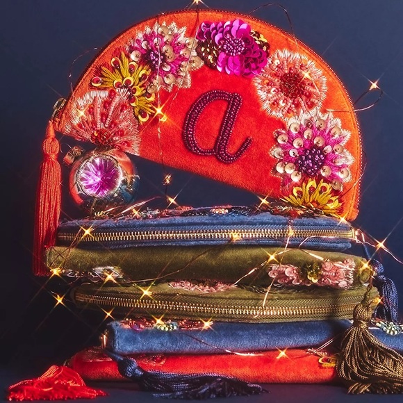 New Anthropologie Monogram Crescent Pouch!!🔥🔥🔥 - Picture 4 of 15